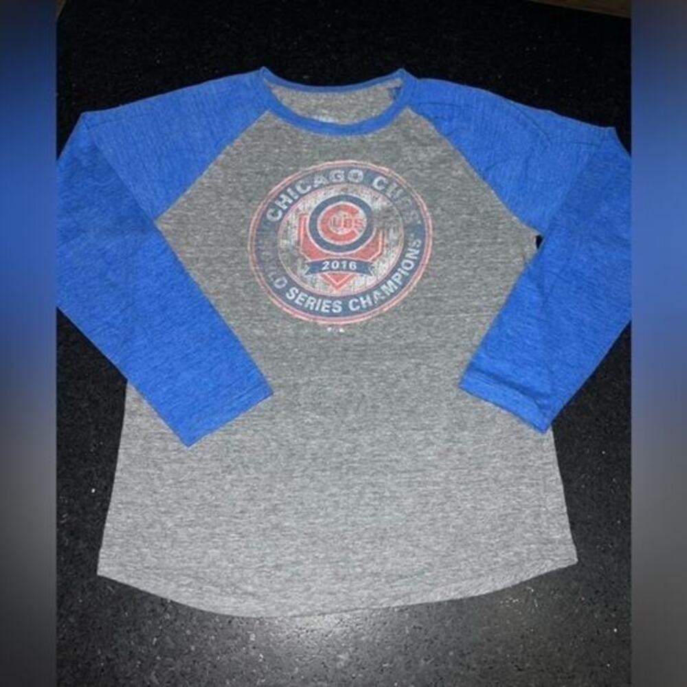 UEC FANATICS CHICAGO CUBS 2016 WORLD SERIES BASEBALL TEE SZ L